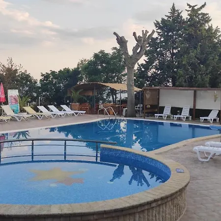 Rai Hotel Kavarna