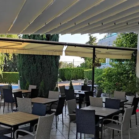 Hotell Rai Kavarna